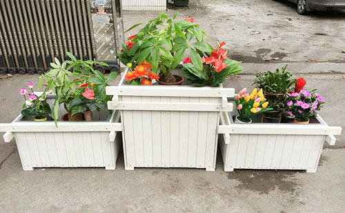 欣方圳塑木花箱，讓廣西來(lái)賓市顯得更加的蓬勃生機(jī)