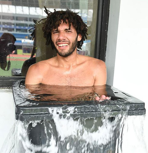 感受中國溫度！阿森納眾將集體鉆進垃圾桶